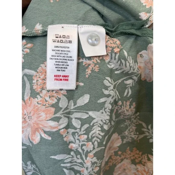 NWOT Cupcakes and Cashmere Floral Short Button Down Shirt Sage Green Large - Picture 8 of 16